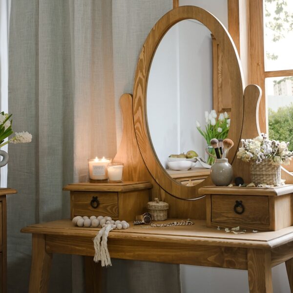 drewniana toaletka z lustrem