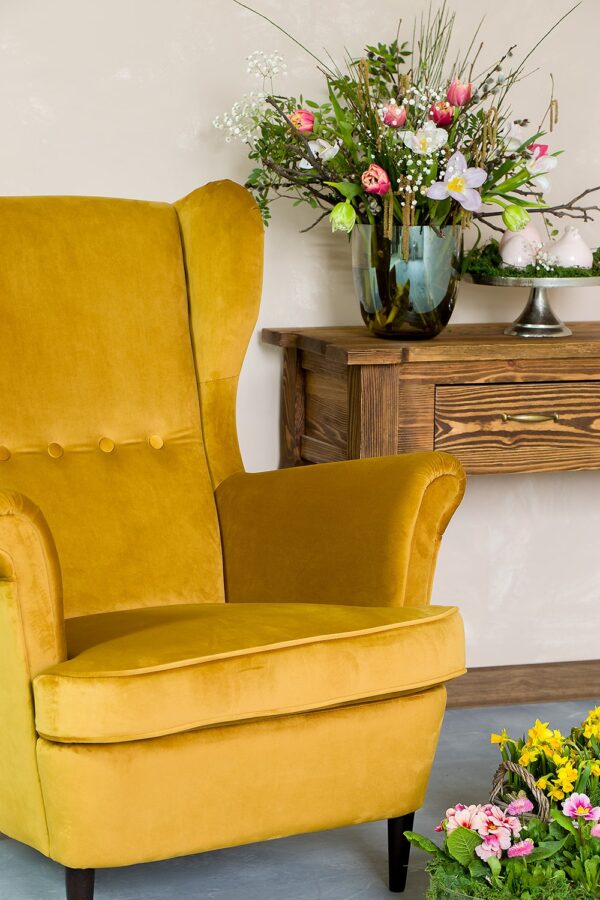 wygodny fotel żółty