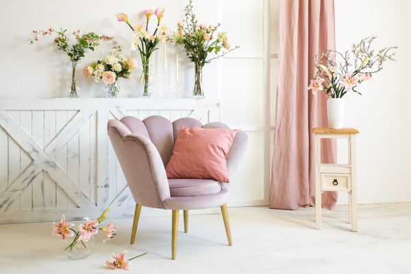 modne fotele różowe tulipan