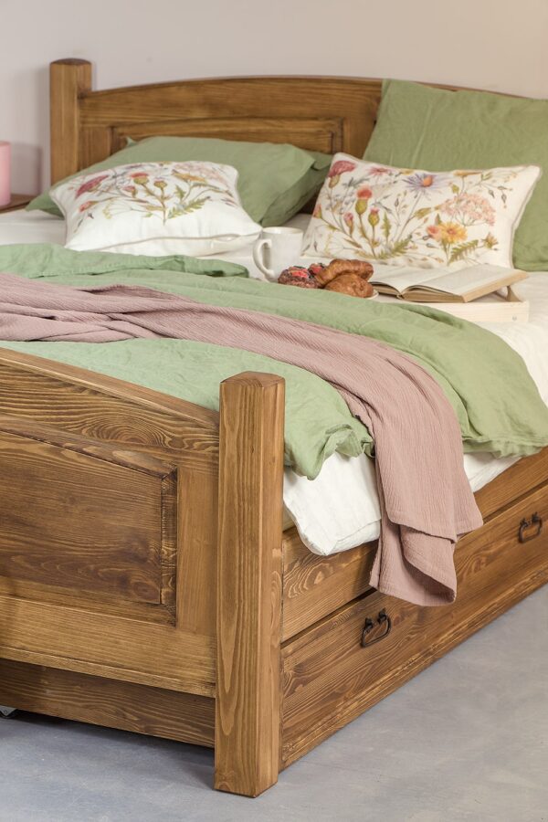 rustykalne łóżko do sypialni drewniane